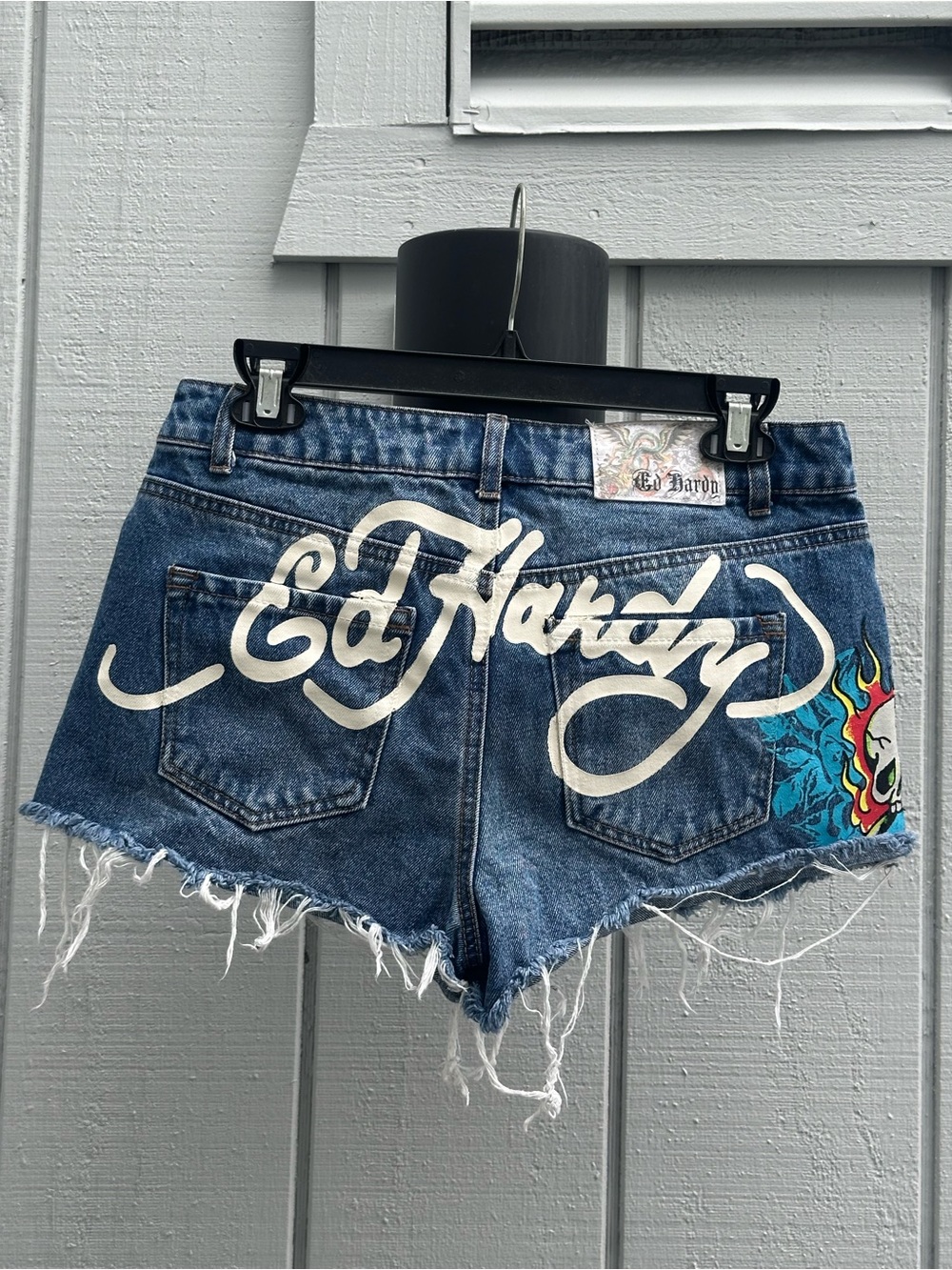ED HARDY LOGO RETRO PAINTED LOVE ETERNAL DAISY DUKES DISTRESSED DENIM SHORTS